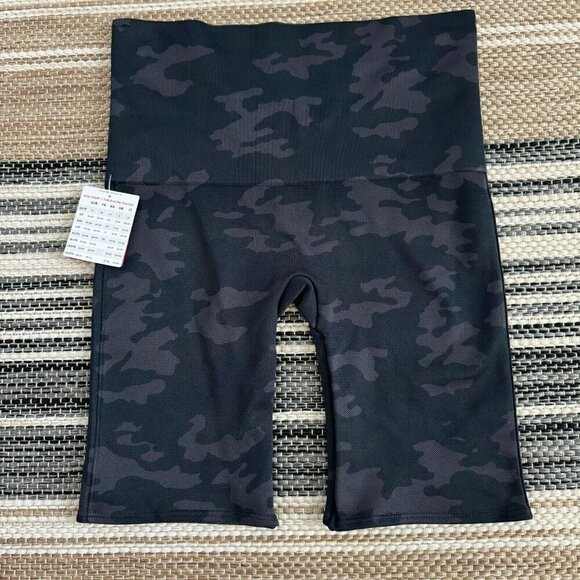 Spanx Look At Me Now Women's Bike Short in Black Camo Pull On Size Medium - Picture 4 of 11